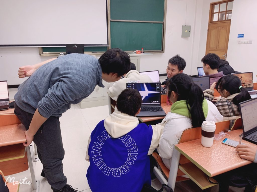 深度产教融合,成电少年学工程师面对面给同学们讲授FPGA项目