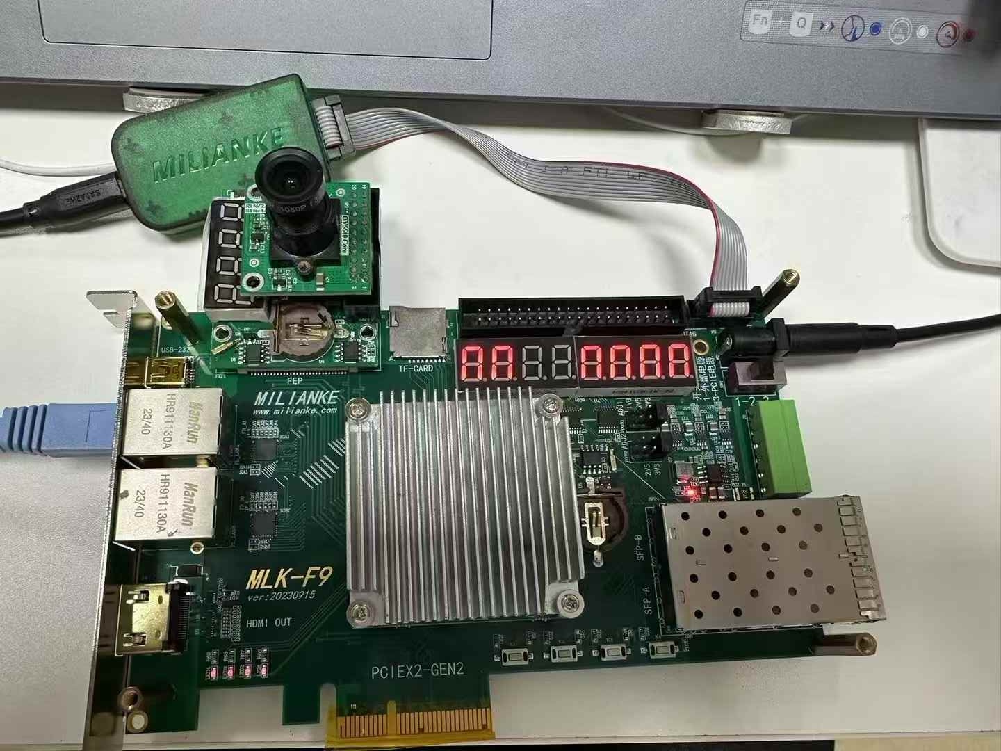 学员展示通信基站接口卡项目