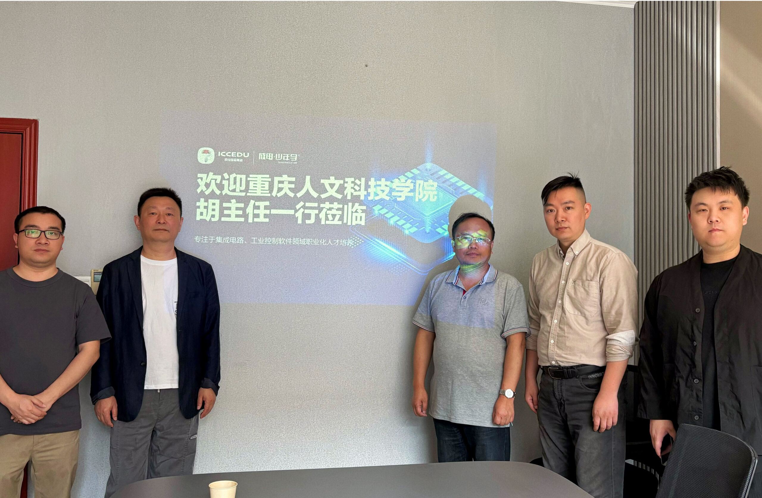 Handshake agreement between university and enterprise representatives