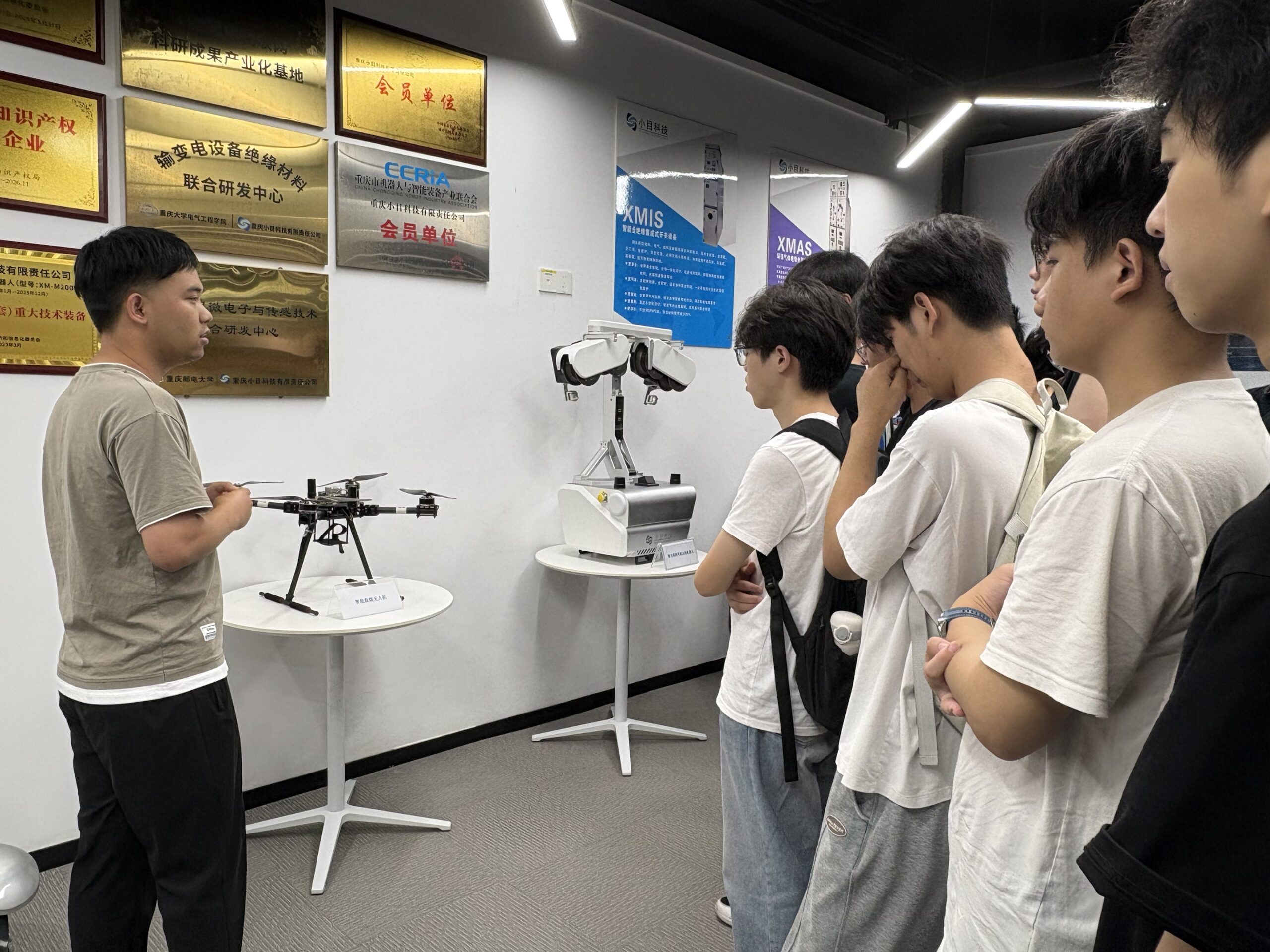 Engineer explaining high-reliability chip in intelligent inspection robot