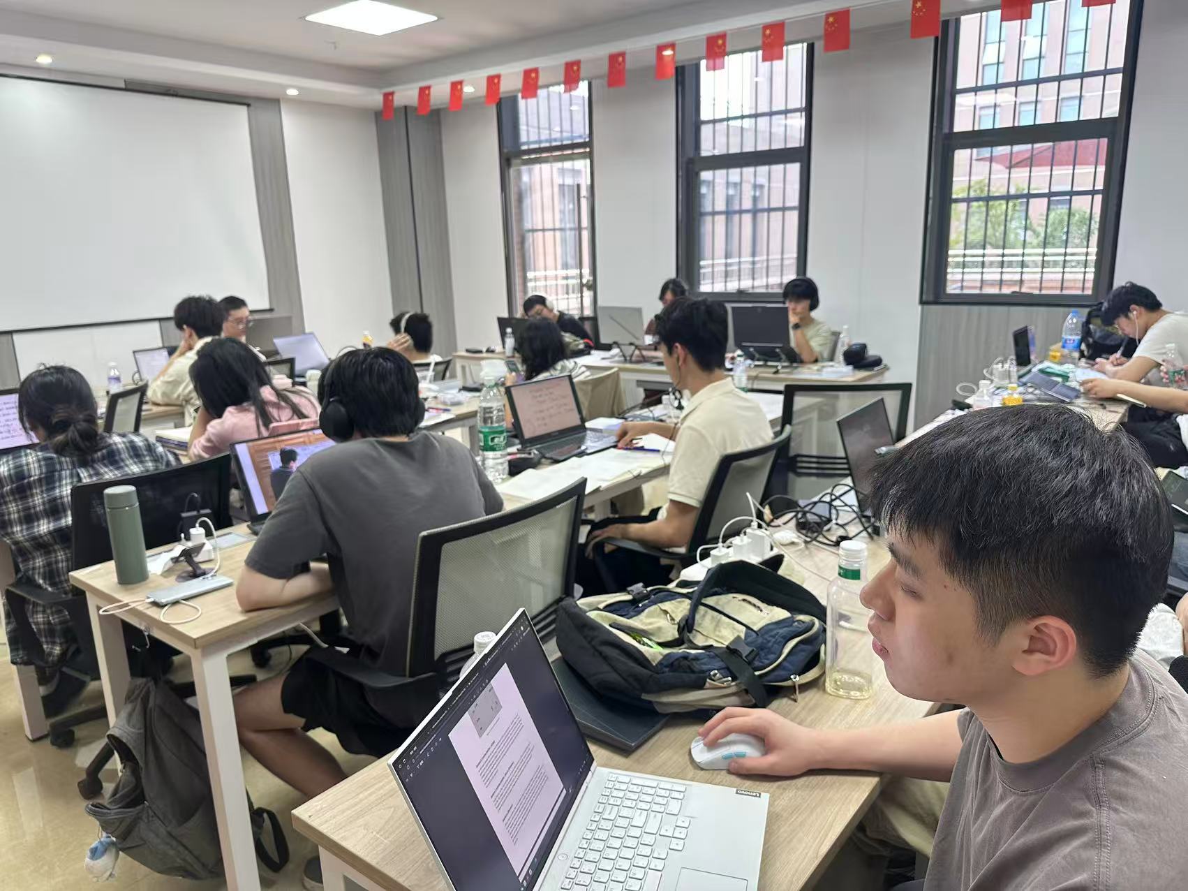 Students learning FPGA course at Chengdian Guoxin Chongqing base