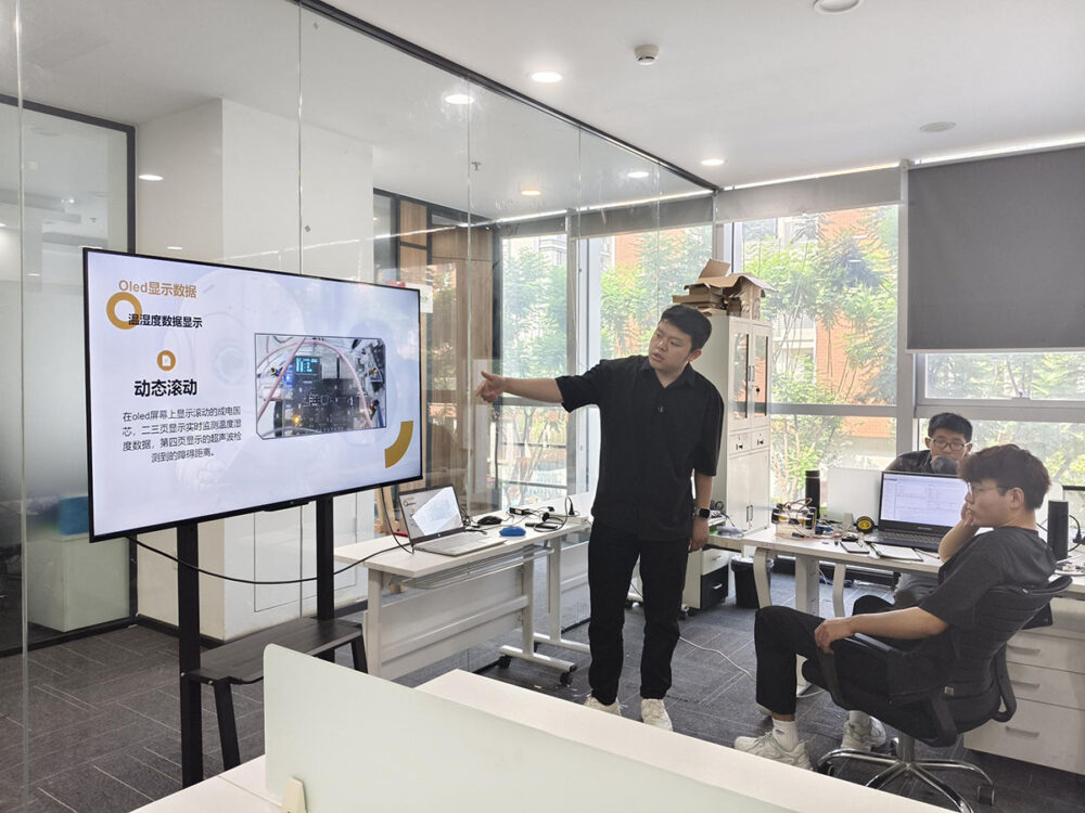 学员使用 Vivado 和 Pango Design Suite 进行 FPGA 开发